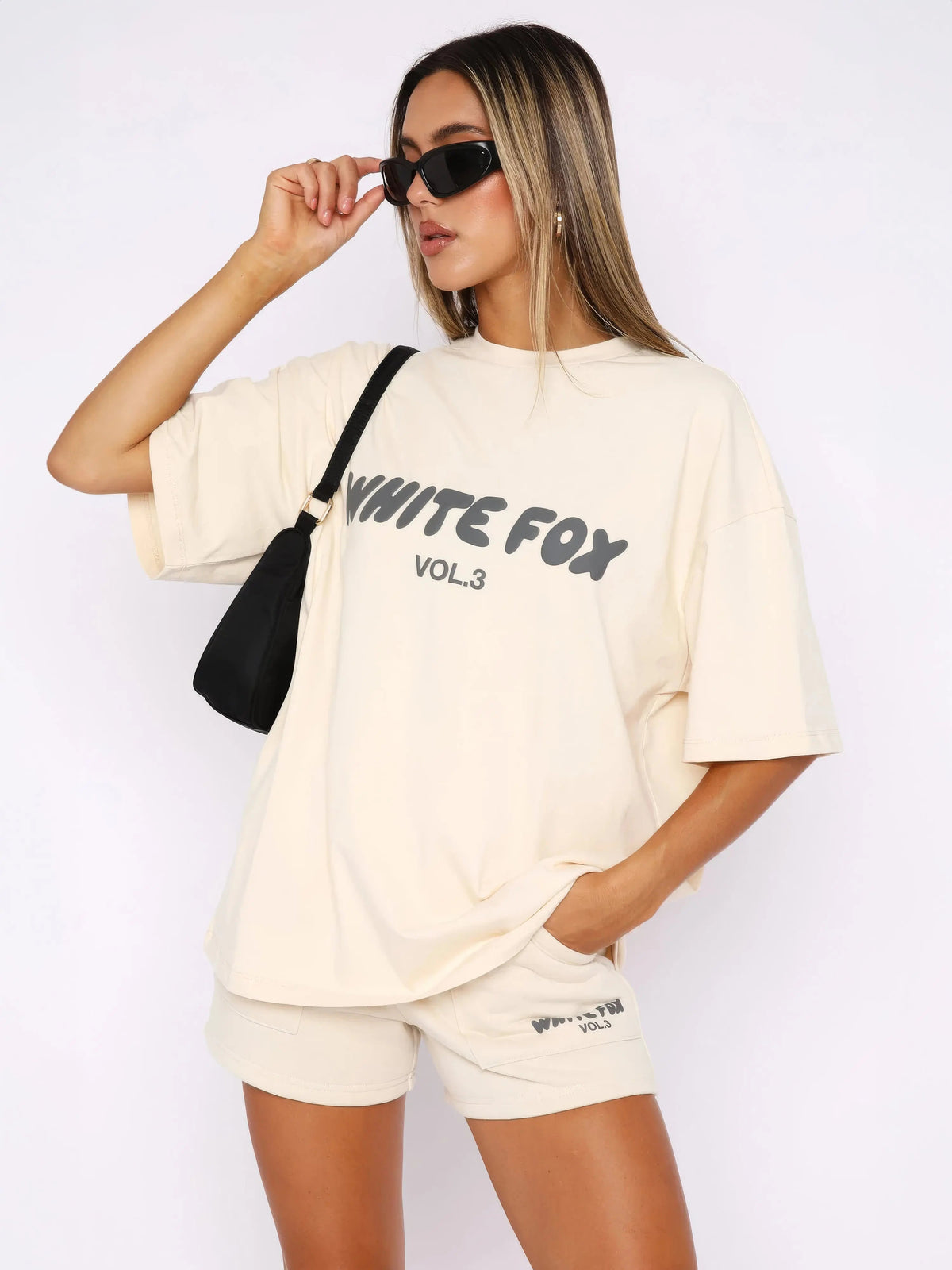 White Fox | Zestaw w luźnym stylu z T-shirtem i szortami