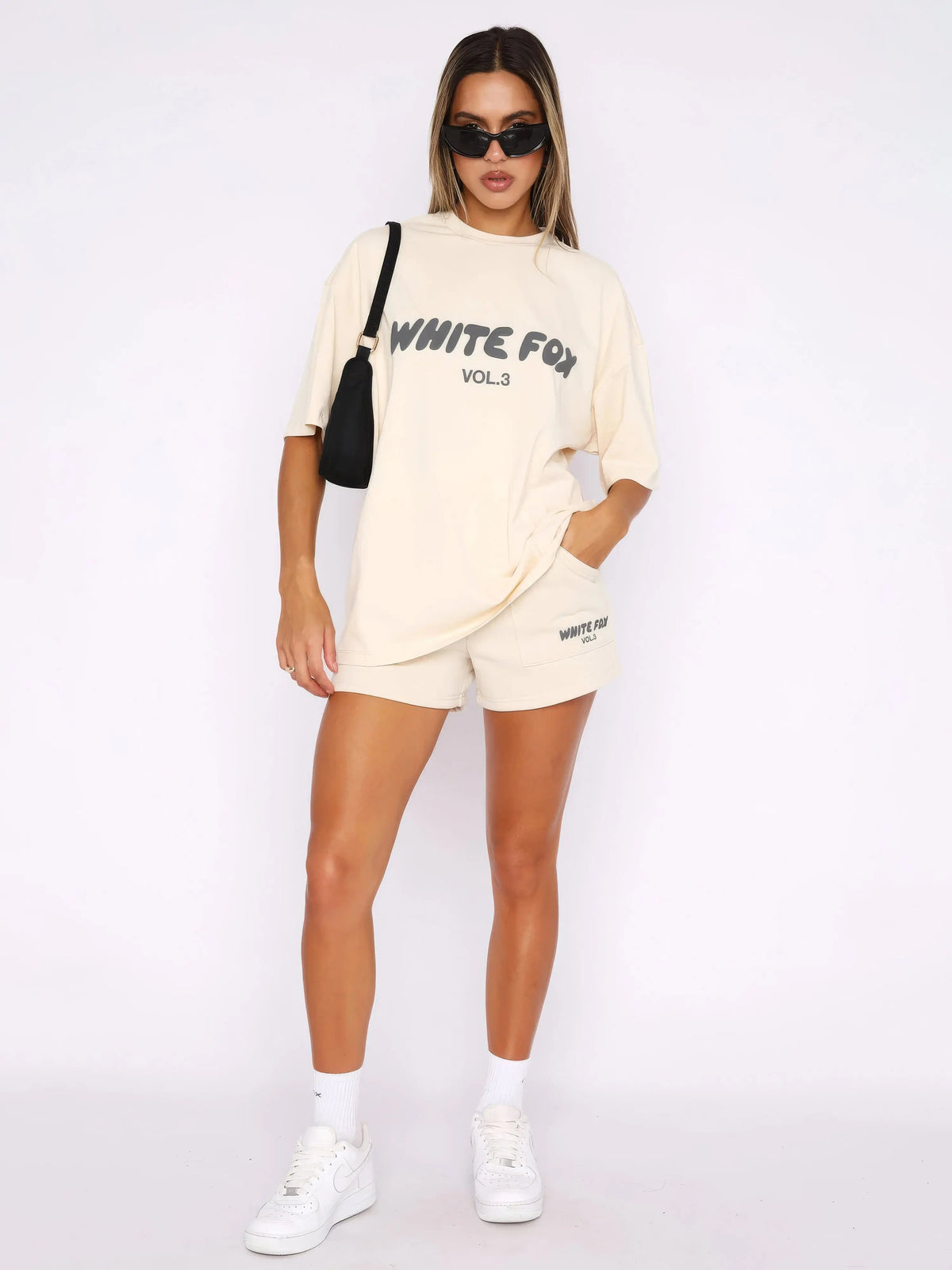 White Fox | Zestaw w luźnym stylu z T-shirtem i szortami