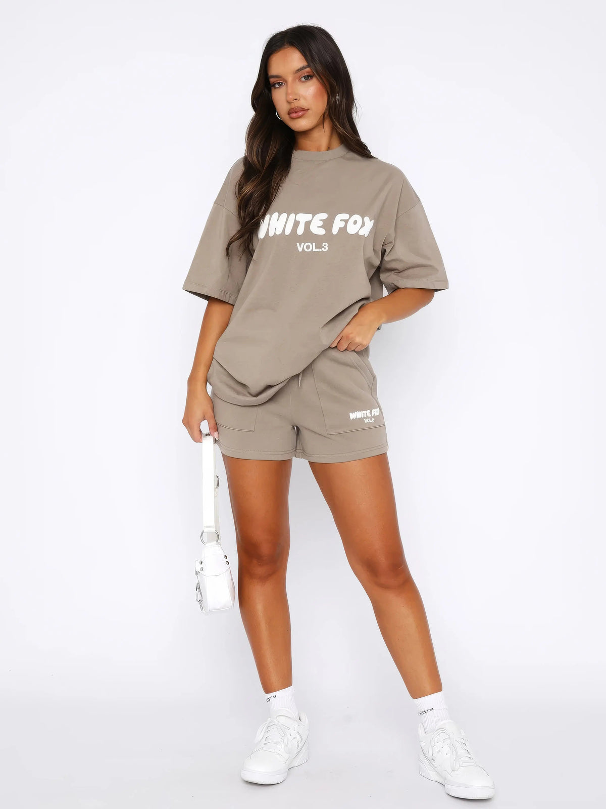 White Fox | Zestaw w luźnym stylu z T-shirtem i szortami