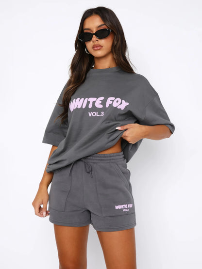 White Fox | Zestaw w luźnym stylu z T-shirtem i szortami