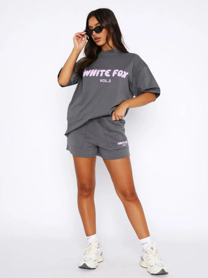 White Fox | Zestaw w luźnym stylu z T-shirtem i szortami