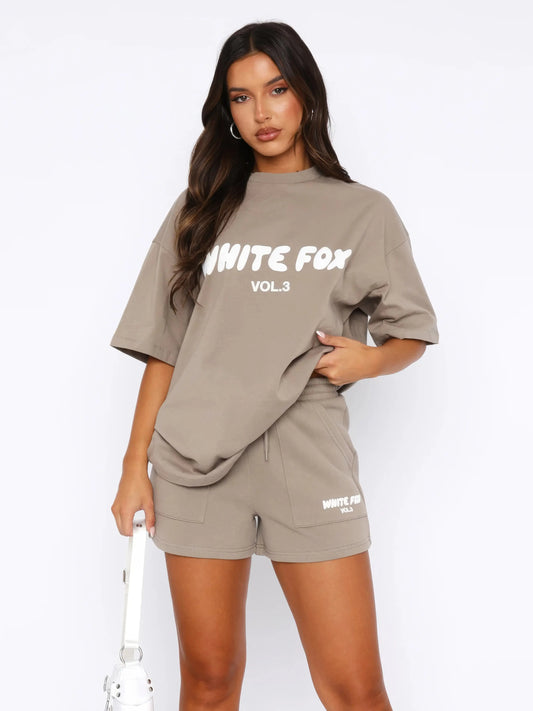 White Fox | Zestaw w luźnym stylu z T-shirtem i szortami