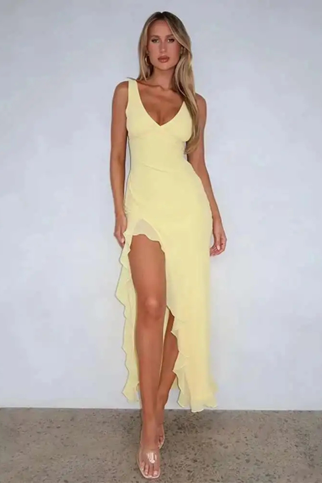 Mia | Elegancka Midi Sukienka z Dekoltem w Szpic i Falbanką 1