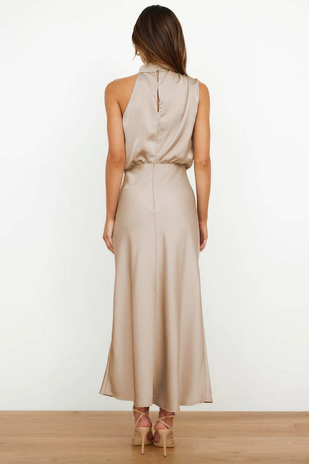 Olivia | Elegancka Suknia Wieczorowa Halter 4