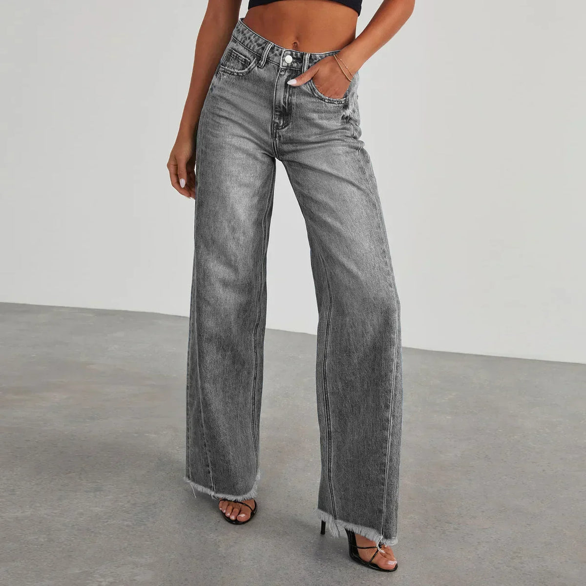 Mona | Stylowe szare jeansy damskie wide leg z nieobszytym dołem